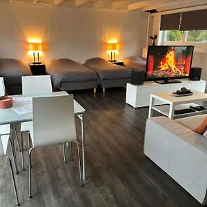  Bed & Breakfast Boathouse With Bikes